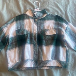 Women’s cropped green and white flannel